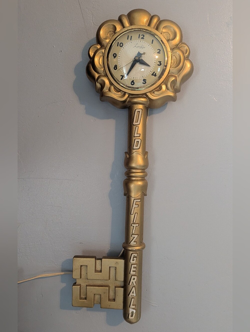 Vintage Old Fitzgerald Gold Key Whiskey Electric Clock Lanshire 23” Works